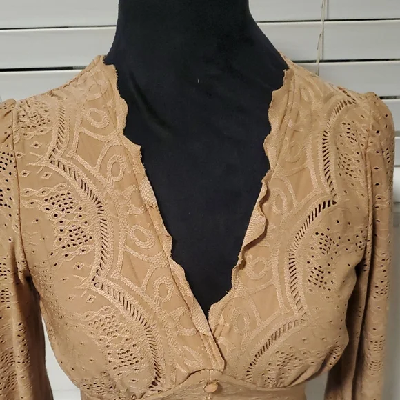 URBAN Romantics Long Sleeve Tan Lace Crop Top - Picture 3 of 8